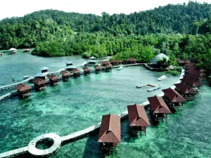 cottage raja ampat